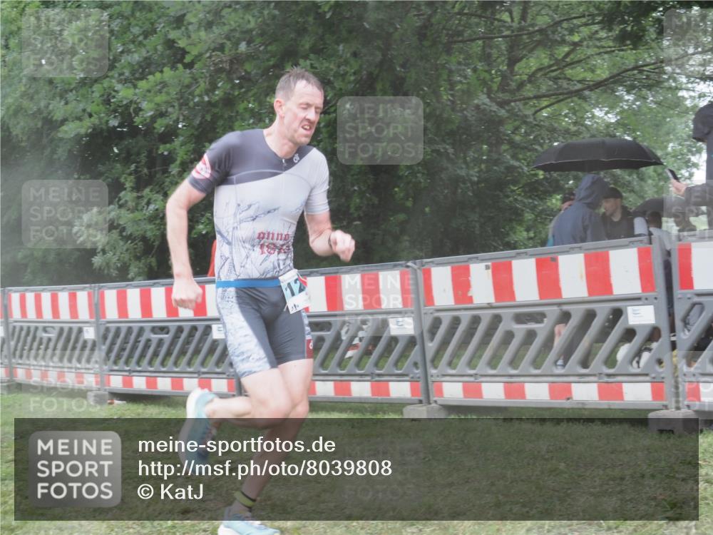 21.06.2025 - 27. Vierlanden-Triathlon KatJ http://msf.ph/oto/8039808 15.06.2025 14:24:31 Ziel 1258 meine-sportfotos.de