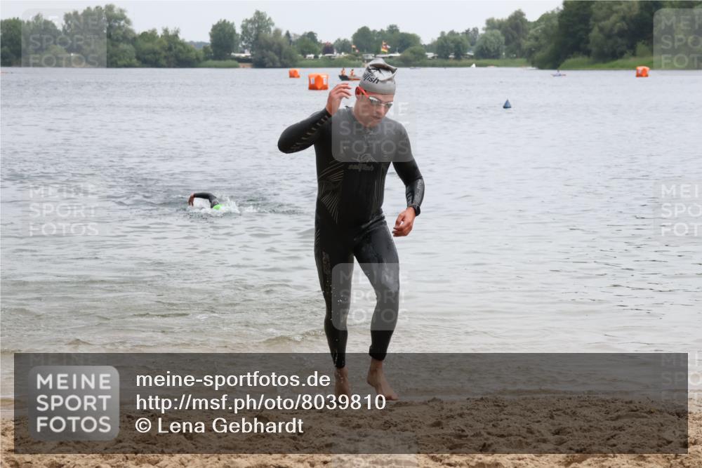 21.06.2025 - 27. Vierlanden-Triathlon Lena Gebhardt http://msf.ph/oto/8039810 15.06.2025 12:53:02 Schwimmen  meine-sportfotos.de