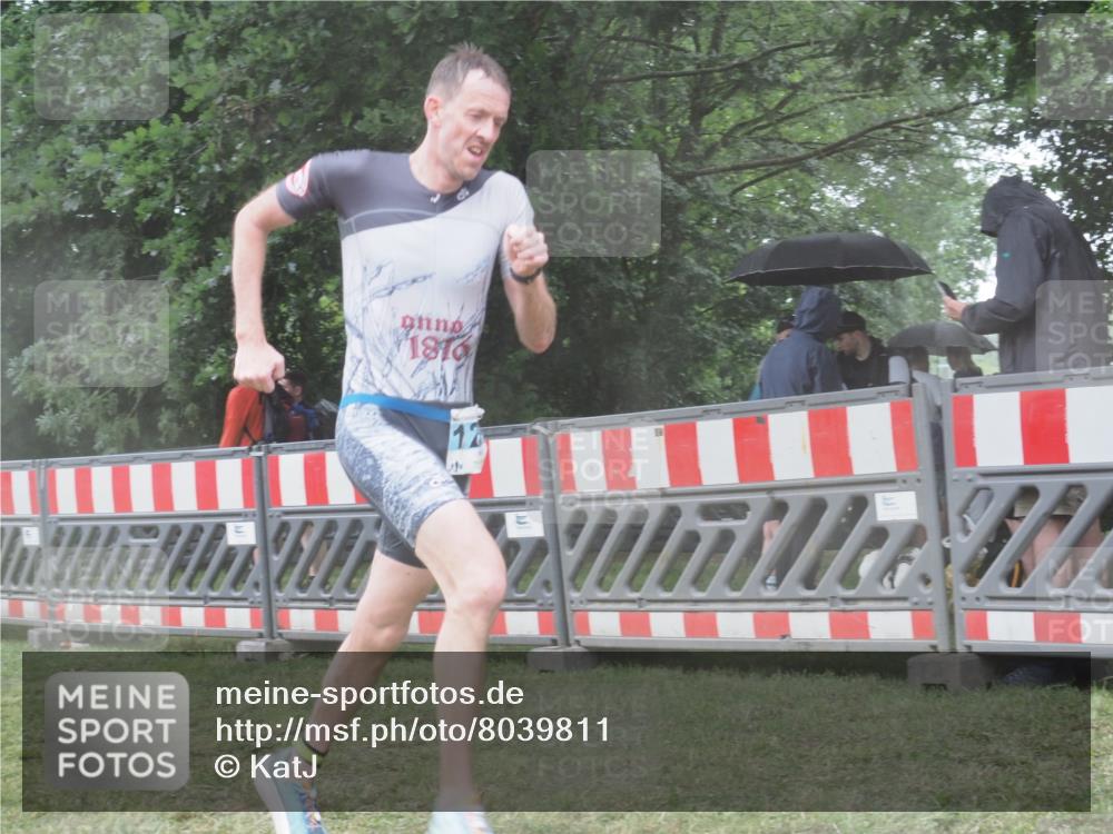 21.06.2025 - 27. Vierlanden-Triathlon KatJ http://msf.ph/oto/8039811 15.06.2025 14:24:32 Ziel 1258 meine-sportfotos.de
