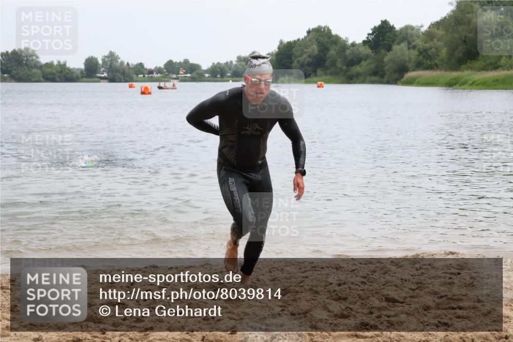 21.06.2025 - 27. Vierlanden-Triathlon Lena Gebhardt http://msf.ph/oto/8039814 15.06.2025 12:53:02 Schwimmen  meine-sportfotos.de