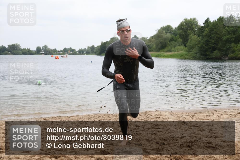 21.06.2025 - 27. Vierlanden-Triathlon Lena Gebhardt http://msf.ph/oto/8039819 15.06.2025 12:53:03 Schwimmen  meine-sportfotos.de