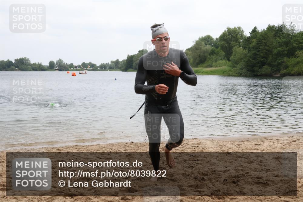21.06.2025 - 27. Vierlanden-Triathlon Lena Gebhardt http://msf.ph/oto/8039822 15.06.2025 12:53:03 Schwimmen  meine-sportfotos.de