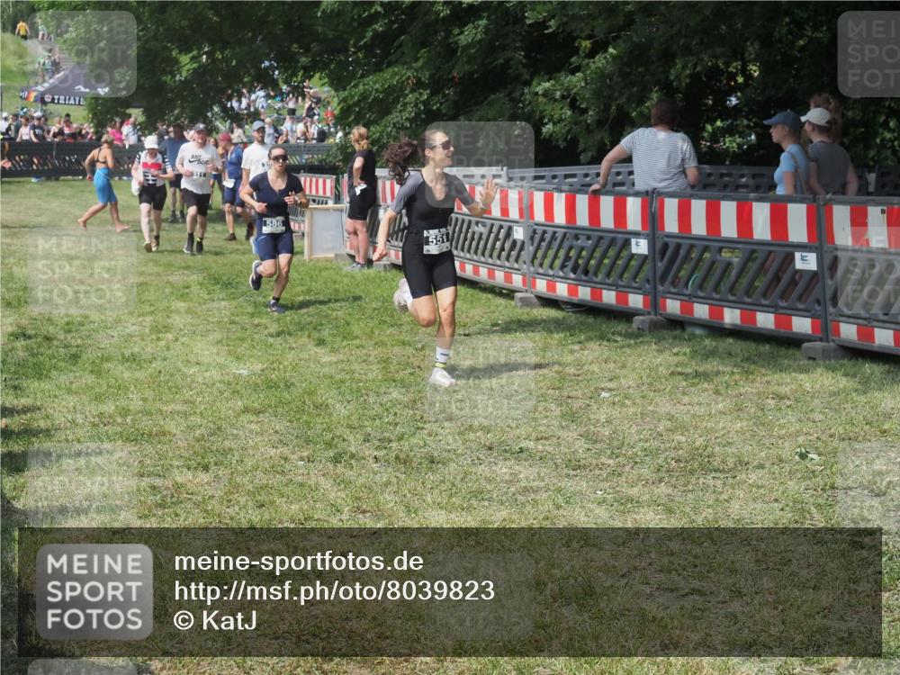15.06.2025 - 27. Vierlanden-Triathlon KatJ http://msf.ph/oto/8039823 15.06.2025 11:37:25 Schwimmen  meine-sportfotos.de