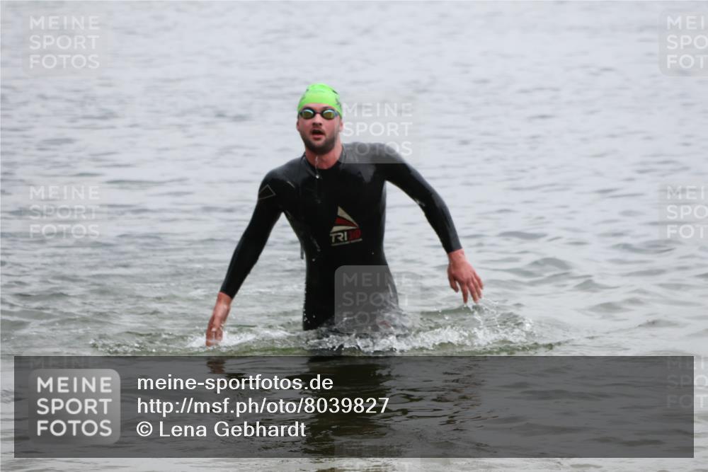 21.06.2025 - 27. Vierlanden-Triathlon Lena Gebhardt http://msf.ph/oto/8039827 15.06.2025 12:53:07 Schwimmen  meine-sportfotos.de