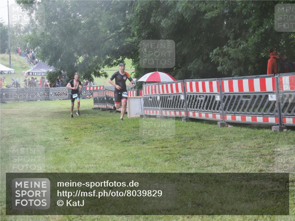 21.06.2025 - 27. Vierlanden-Triathlon KatJ http://msf.ph/oto/8039829 15.06.2025 14:25:01 Ziel 1246, 1306 meine-sportfotos.de