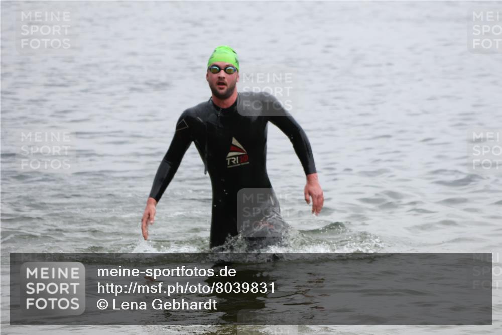 21.06.2025 - 27. Vierlanden-Triathlon Lena Gebhardt http://msf.ph/oto/8039831 15.06.2025 12:53:07 Schwimmen  meine-sportfotos.de