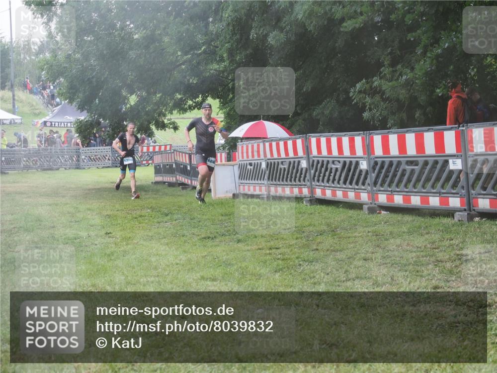 21.06.2025 - 27. Vierlanden-Triathlon KatJ http://msf.ph/oto/8039832 15.06.2025 14:25:01 Ziel 1246, 1306 meine-sportfotos.de