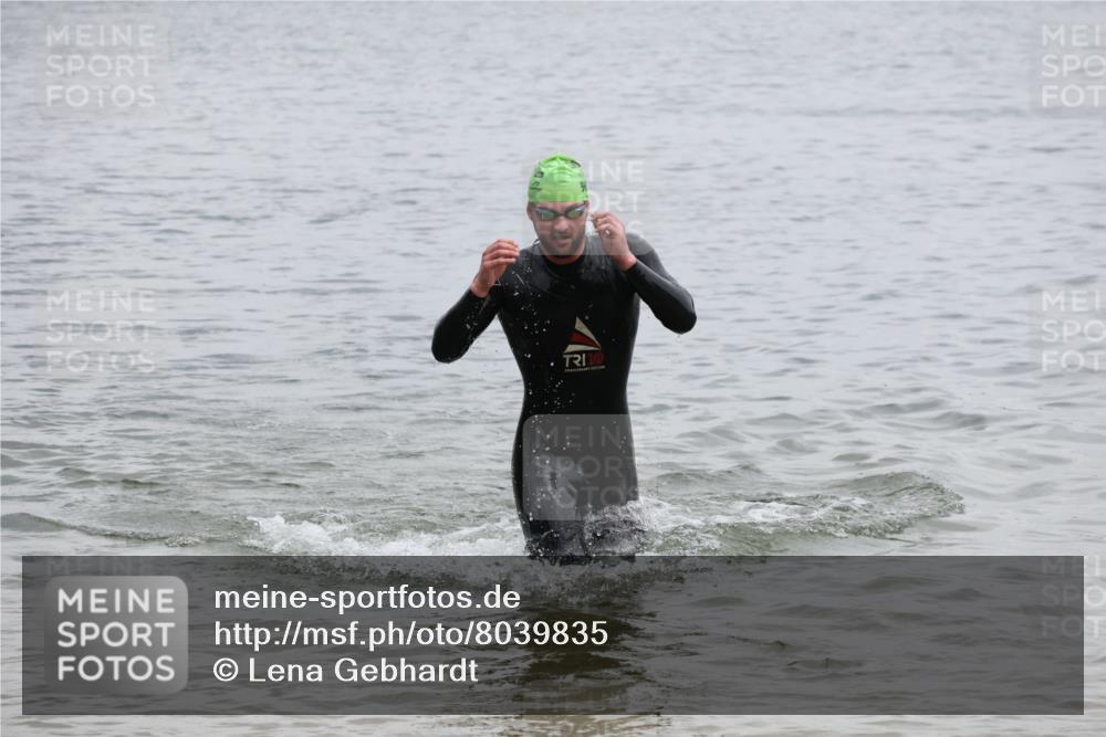 21.06.2025 - 27. Vierlanden-Triathlon Lena Gebhardt http://msf.ph/oto/8039835 15.06.2025 12:53:09 Schwimmen  meine-sportfotos.de