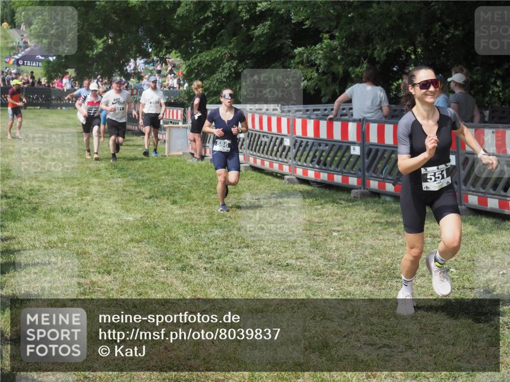 15.06.2025 - 27. Vierlanden-Triathlon KatJ http://msf.ph/oto/8039837 15.06.2025 11:37:26 Schwimmen  meine-sportfotos.de