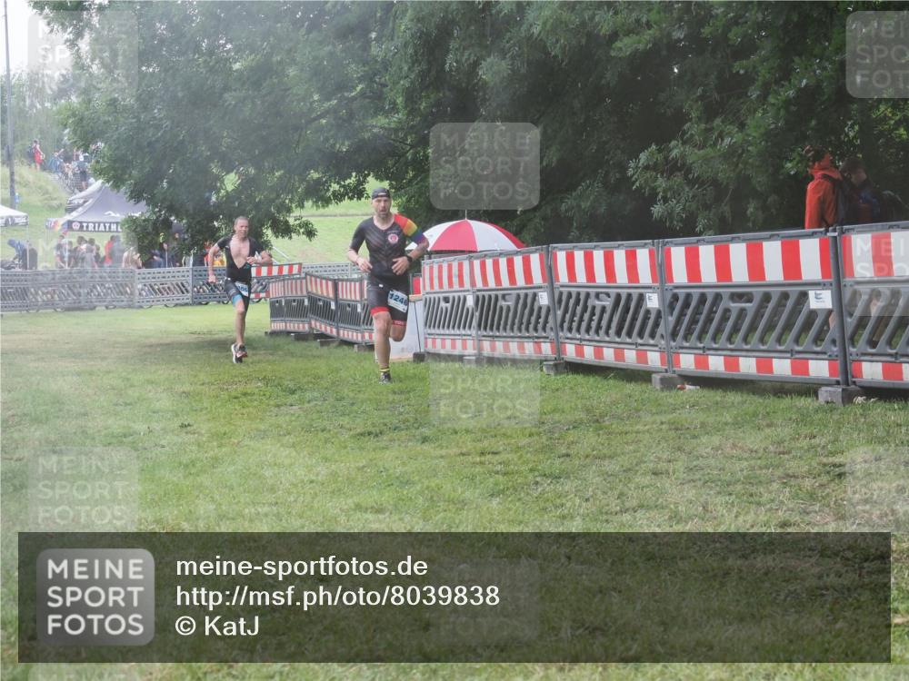 21.06.2025 - 27. Vierlanden-Triathlon KatJ http://msf.ph/oto/8039838 15.06.2025 14:25:02 Ziel 1246, 1306 meine-sportfotos.de