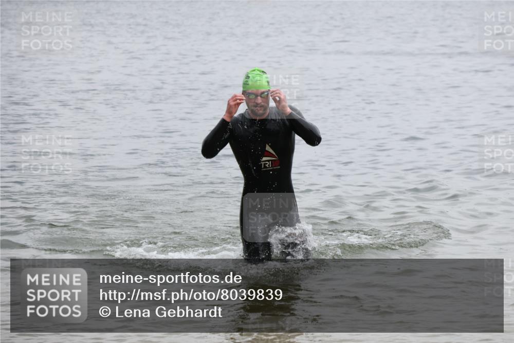 21.06.2025 - 27. Vierlanden-Triathlon Lena Gebhardt http://msf.ph/oto/8039839 15.06.2025 12:53:09 Schwimmen  meine-sportfotos.de