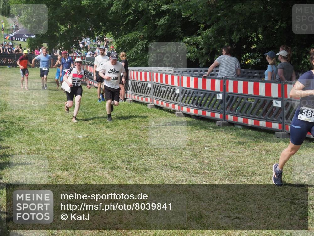 15.06.2025 - 27. Vierlanden-Triathlon KatJ http://msf.ph/oto/8039841 15.06.2025 11:37:27 Schwimmen  meine-sportfotos.de