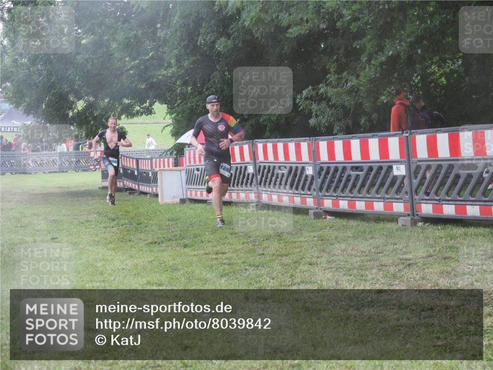 21.06.2025 - 27. Vierlanden-Triathlon KatJ http://msf.ph/oto/8039842 15.06.2025 14:25:02 Ziel 1246, 1306 meine-sportfotos.de