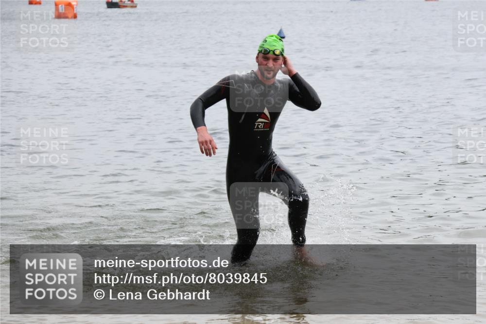 21.06.2025 - 27. Vierlanden-Triathlon Lena Gebhardt http://msf.ph/oto/8039845 15.06.2025 12:53:10 Schwimmen  meine-sportfotos.de