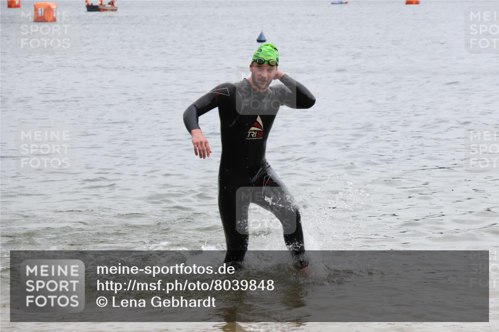 21.06.2025 - 27. Vierlanden-Triathlon Lena Gebhardt http://msf.ph/oto/8039848 15.06.2025 12:53:11 Schwimmen  meine-sportfotos.de