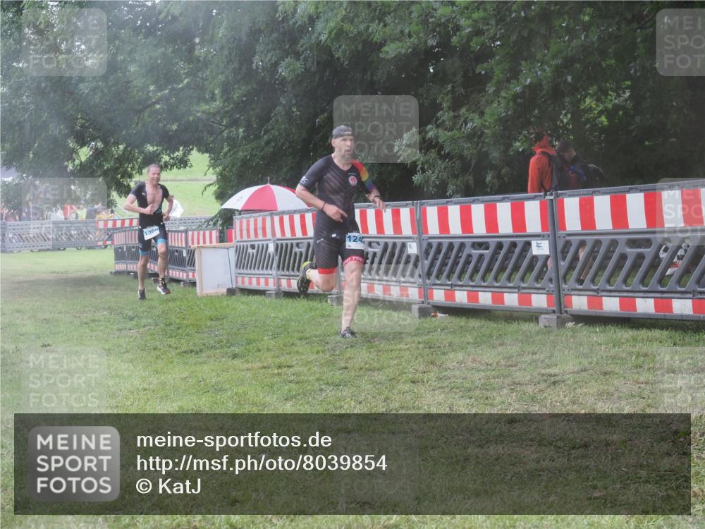 21.06.2025 - 27. Vierlanden-Triathlon KatJ http://msf.ph/oto/8039854 15.06.2025 14:25:03 Ziel 1246, 1306 meine-sportfotos.de