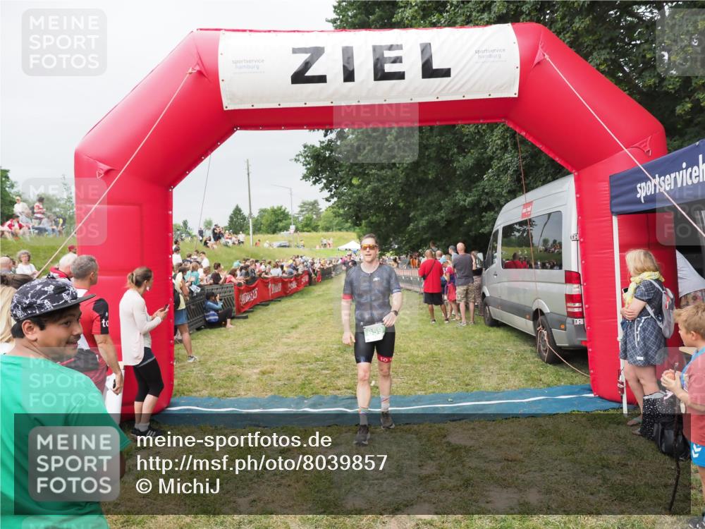 21.06.2025 - 27. Vierlanden-Triathlon MichiJ http://msf.ph/oto/8039857 15.06.2026 13:21:55 Ziel 746, 844, 859 meine-sportfotos.de