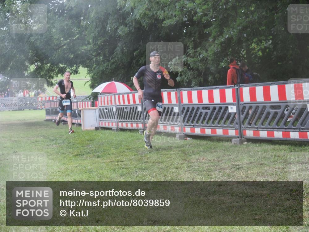 21.06.2025 - 27. Vierlanden-Triathlon KatJ http://msf.ph/oto/8039859 15.06.2025 14:25:03 Ziel 1246, 1306 meine-sportfotos.de