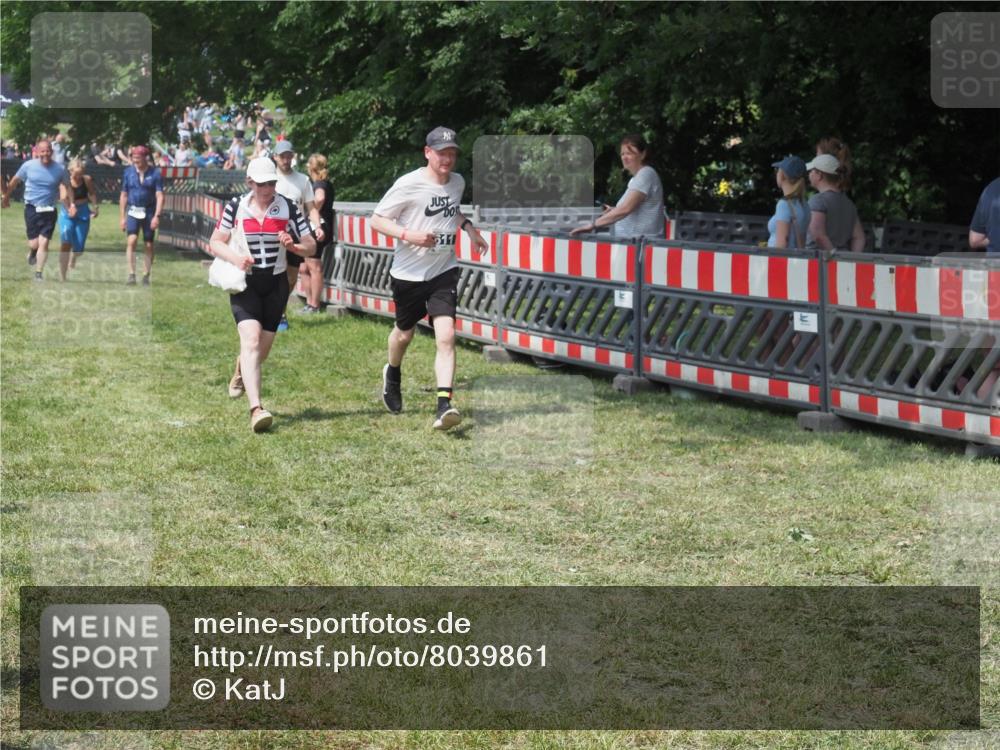 21.06.2025 - 27. Vierlanden-Triathlon KatJ http://msf.ph/oto/8039861 15.06.2025 11:37:28 Schwimmen  meine-sportfotos.de