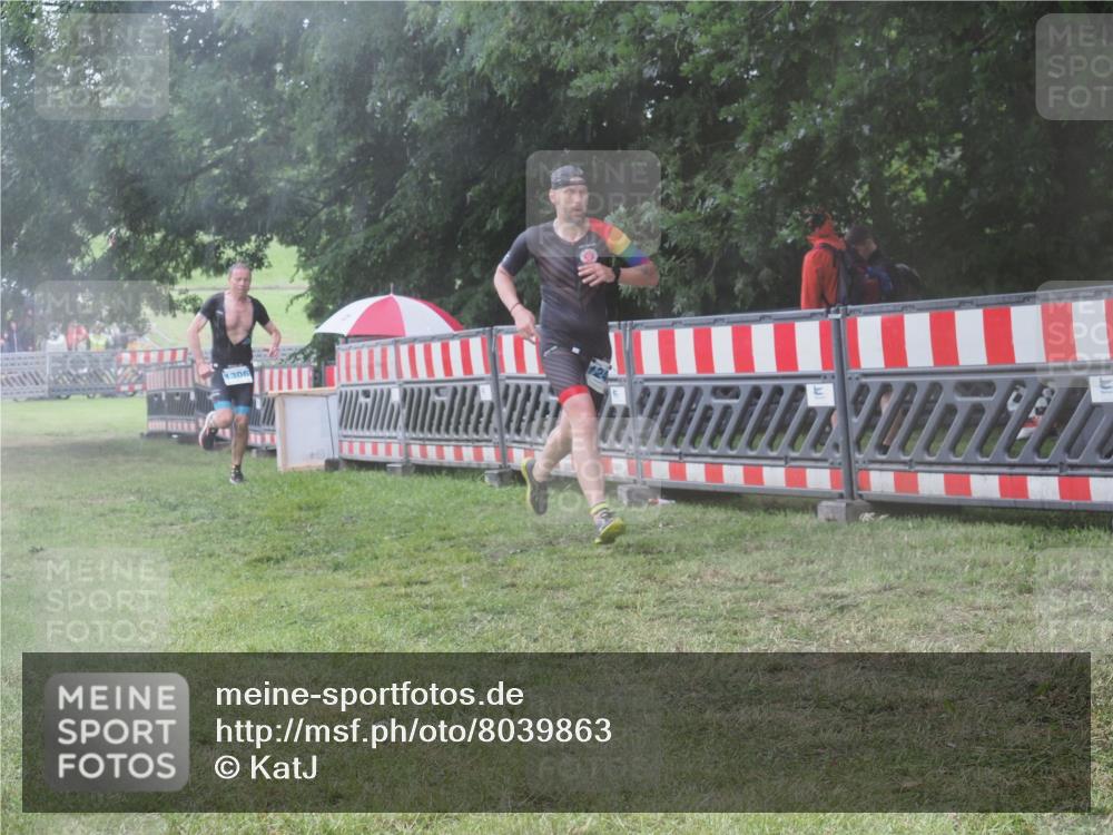 21.06.2025 - 27. Vierlanden-Triathlon KatJ http://msf.ph/oto/8039863 15.06.2025 14:25:03 Ziel 1246, 1306 meine-sportfotos.de