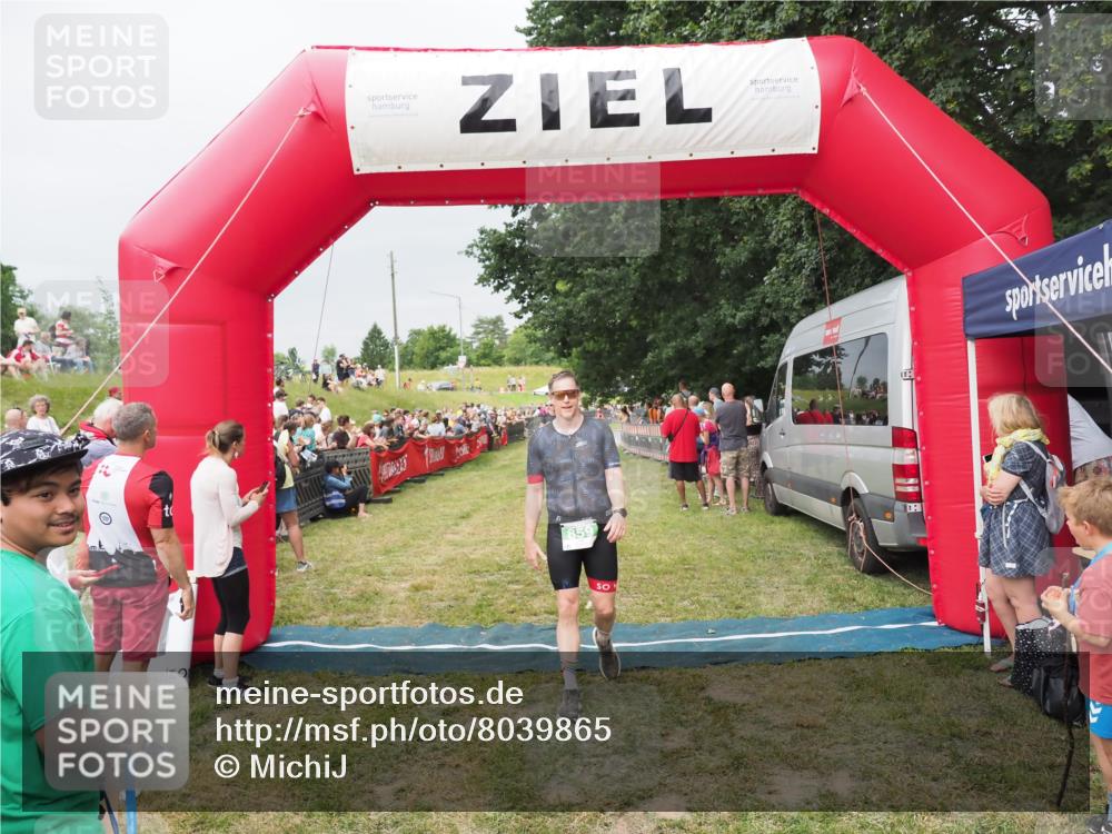 21.06.2025 - 27. Vierlanden-Triathlon MichiJ http://msf.ph/oto/8039865 15.06.2026 13:21:55 Ziel 746, 844, 859 meine-sportfotos.de