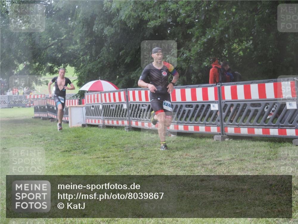 21.06.2025 - 27. Vierlanden-Triathlon KatJ http://msf.ph/oto/8039867 15.06.2025 14:25:03 Ziel 1246, 1306 meine-sportfotos.de