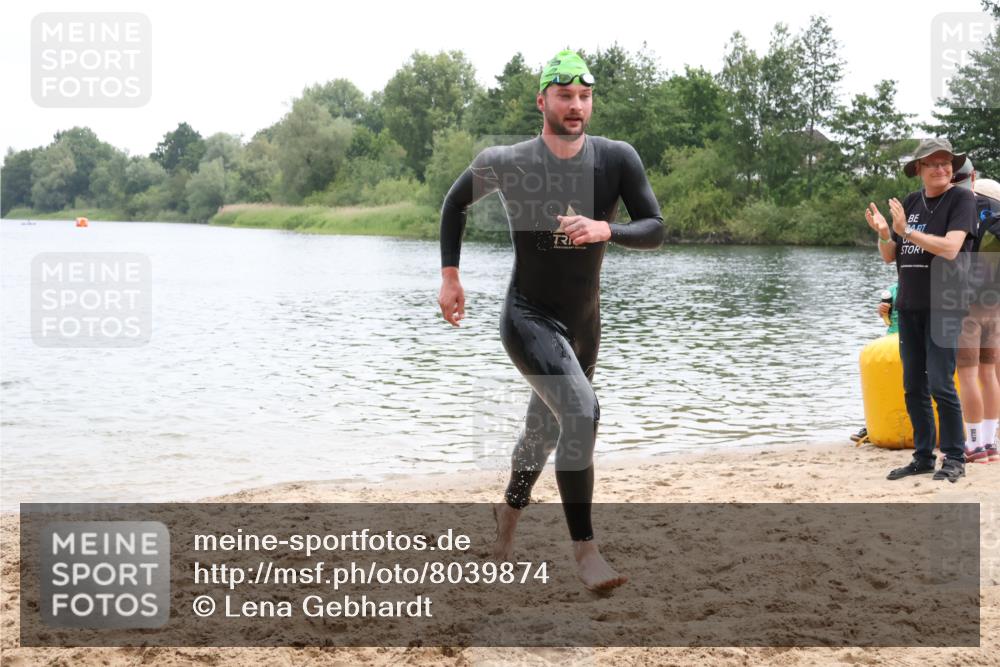 21.06.2025 - 27. Vierlanden-Triathlon Lena Gebhardt http://msf.ph/oto/8039874 15.06.2025 12:53:14 Schwimmen  meine-sportfotos.de