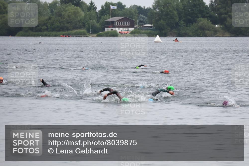 21.06.2025 - 27. Vierlanden-Triathlon Lena Gebhardt http://msf.ph/oto/8039875 15.06.2025 12:53:39 Schwimmen  meine-sportfotos.de