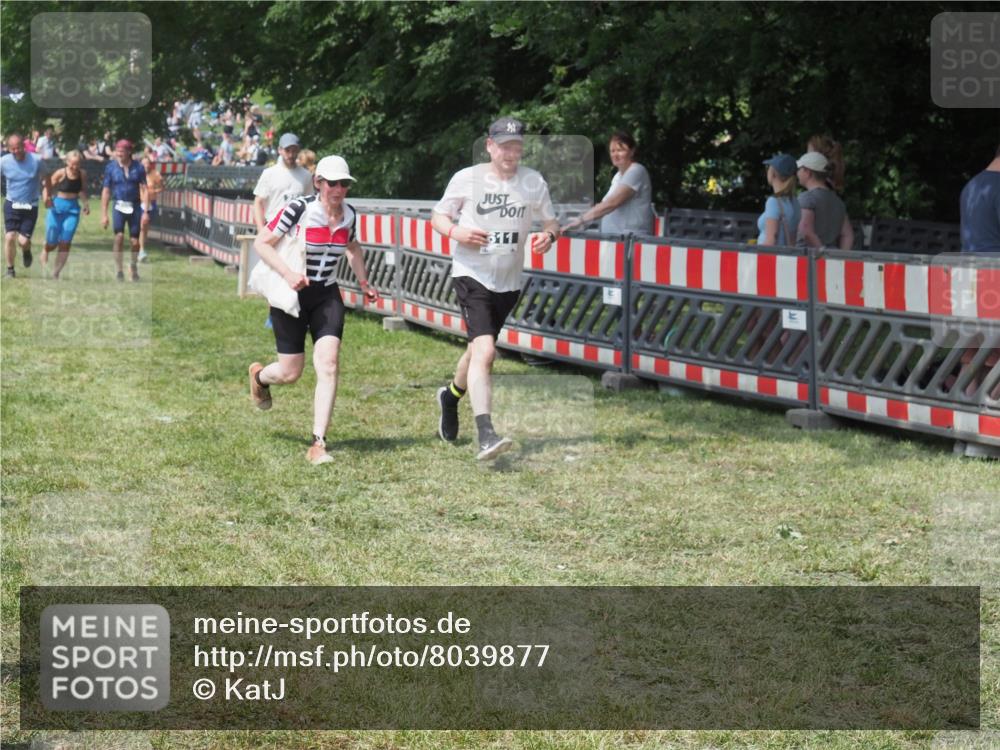 15.06.2025 - 27. Vierlanden-Triathlon KatJ http://msf.ph/oto/8039877 15.06.2025 11:37:28 Schwimmen  meine-sportfotos.de