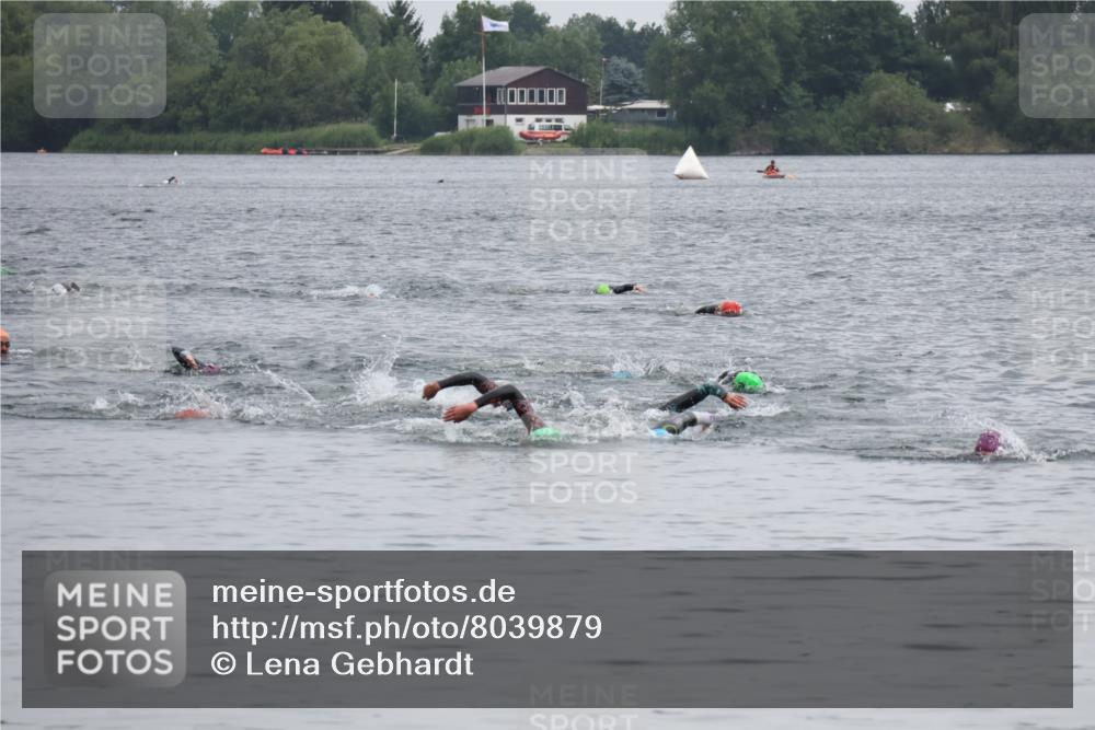 21.06.2025 - 27. Vierlanden-Triathlon Lena Gebhardt http://msf.ph/oto/8039879 15.06.2025 12:53:39 Schwimmen  meine-sportfotos.de