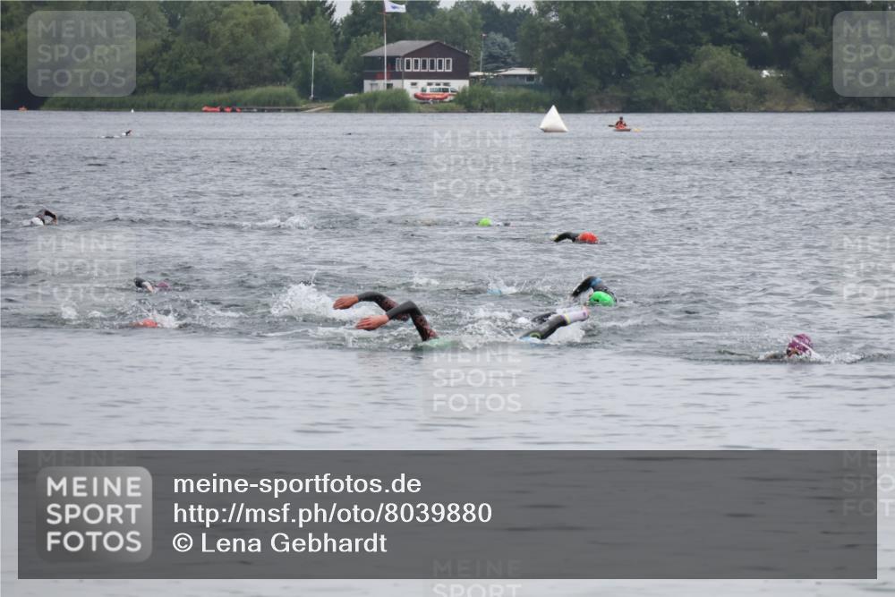 21.06.2025 - 27. Vierlanden-Triathlon Lena Gebhardt http://msf.ph/oto/8039880 15.06.2025 12:53:39 Schwimmen  meine-sportfotos.de