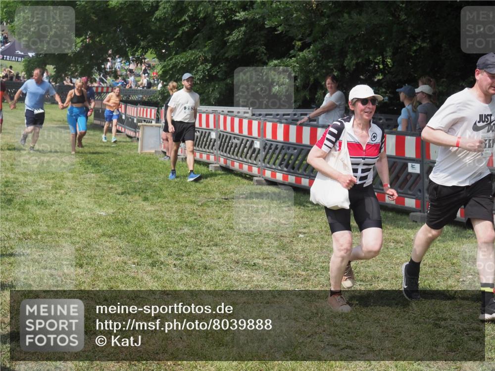 15.06.2025 - 27. Vierlanden-Triathlon KatJ http://msf.ph/oto/8039888 15.06.2025 11:37:30 Schwimmen  meine-sportfotos.de
