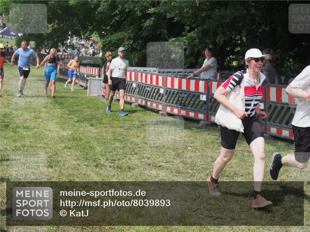 15.06.2025 - 27. Vierlanden-Triathlon KatJ http://msf.ph/oto/8039893 15.06.2025 11:37:30 Schwimmen  meine-sportfotos.de