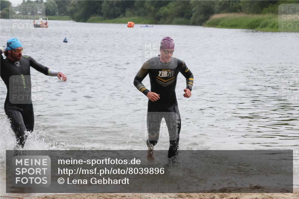 21.06.2025 - 27. Vierlanden-Triathlon Lena Gebhardt http://msf.ph/oto/8039896 15.06.2025 12:54:07 Schwimmen 1102, 1114, 1124, 1125, 1127, 1145, 1158 meine-sportfotos.de