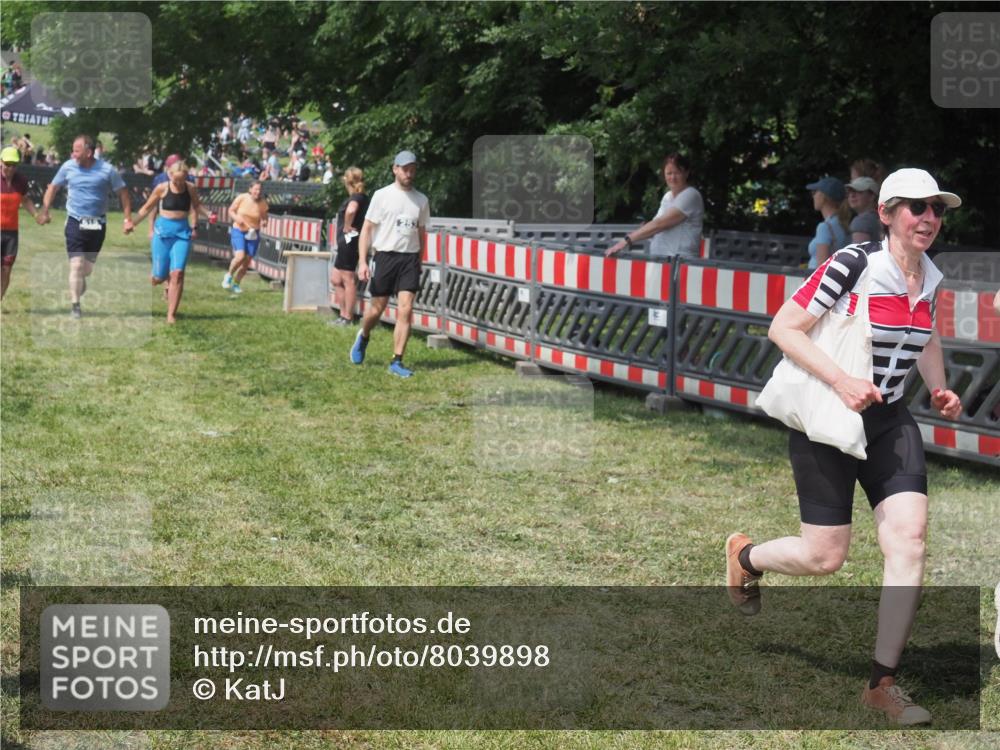 15.06.2025 - 27. Vierlanden-Triathlon KatJ http://msf.ph/oto/8039898 15.06.2025 11:37:30 Schwimmen  meine-sportfotos.de