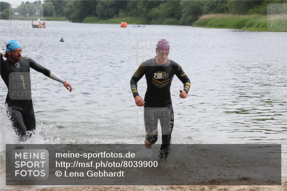 21.06.2025 - 27. Vierlanden-Triathlon Lena Gebhardt http://msf.ph/oto/8039900 15.06.2025 12:54:07 Schwimmen 1102, 1114, 1124, 1125, 1127, 1145, 1158 meine-sportfotos.de