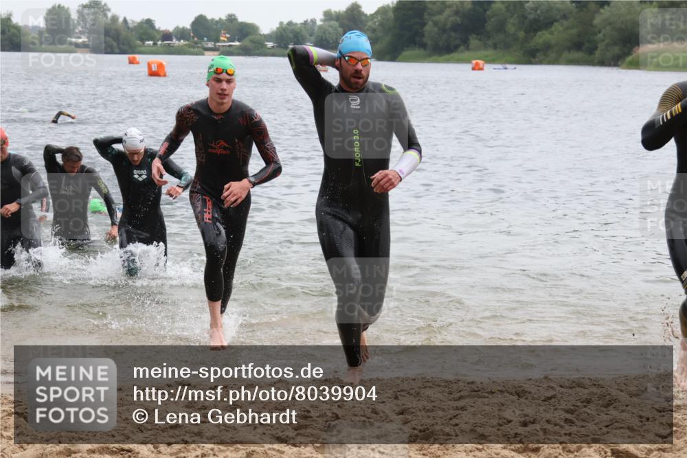 21.06.2025 - 27. Vierlanden-Triathlon Lena Gebhardt http://msf.ph/oto/8039904 15.06.2025 12:54:08 Schwimmen 1102, 1114, 1124, 1125, 1127, 1145, 1158 meine-sportfotos.de