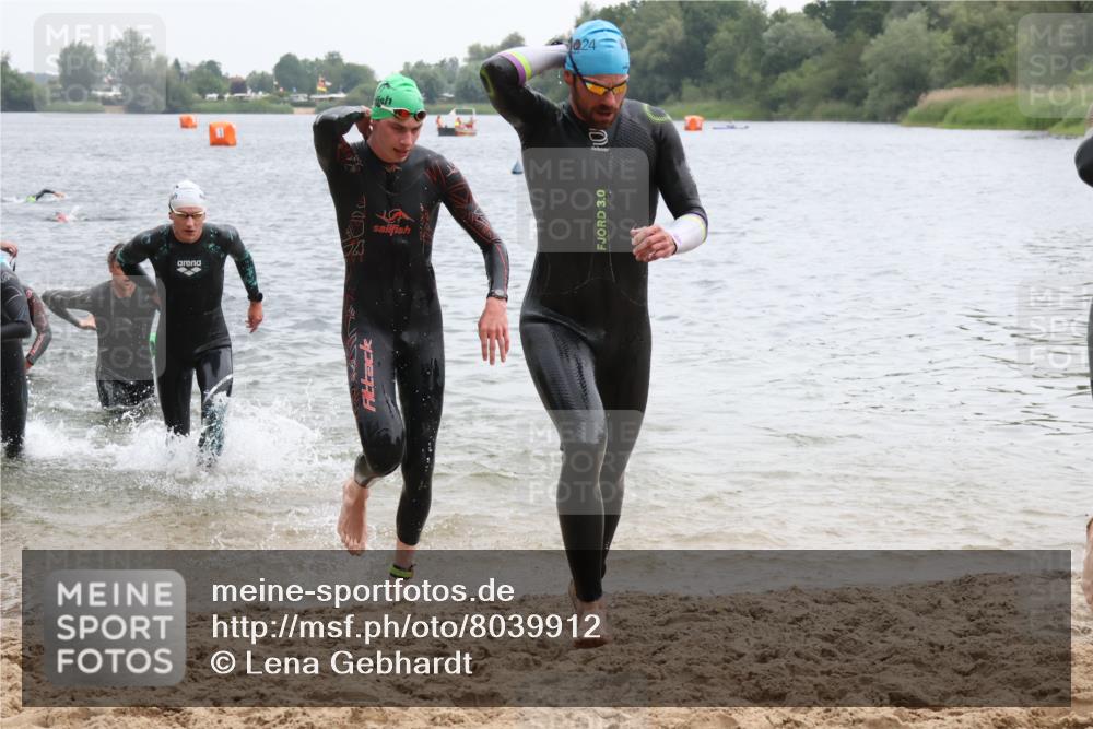 21.06.2025 - 27. Vierlanden-Triathlon Lena Gebhardt http://msf.ph/oto/8039912 15.06.2025 12:54:09 Schwimmen 1102, 1114, 1124, 1125, 1127, 1145, 1158, 1162 meine-sportfotos.de
