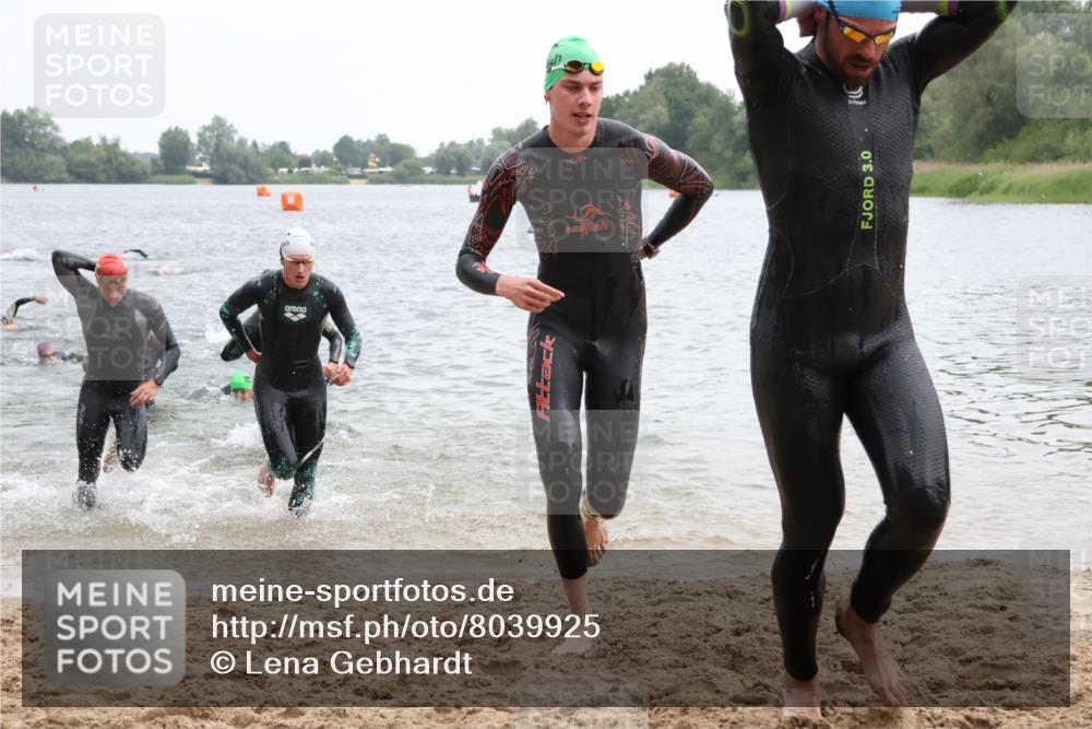 21.06.2025 - 27. Vierlanden-Triathlon Lena Gebhardt http://msf.ph/oto/8039925 15.06.2025 12:54:10 Schwimmen 1102, 1114, 1124, 1125, 1127, 1145, 1158, 1162 meine-sportfotos.de