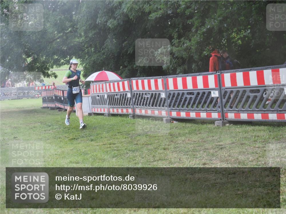 21.06.2025 - 27. Vierlanden-Triathlon KatJ http://msf.ph/oto/8039926 15.06.2025 14:25:18 Ziel 1199 meine-sportfotos.de