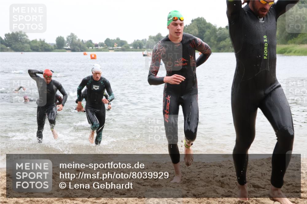 21.06.2025 - 27. Vierlanden-Triathlon Lena Gebhardt http://msf.ph/oto/8039929 15.06.2025 12:54:10 Schwimmen 1102, 1114, 1124, 1125, 1127, 1145, 1158, 1162 meine-sportfotos.de