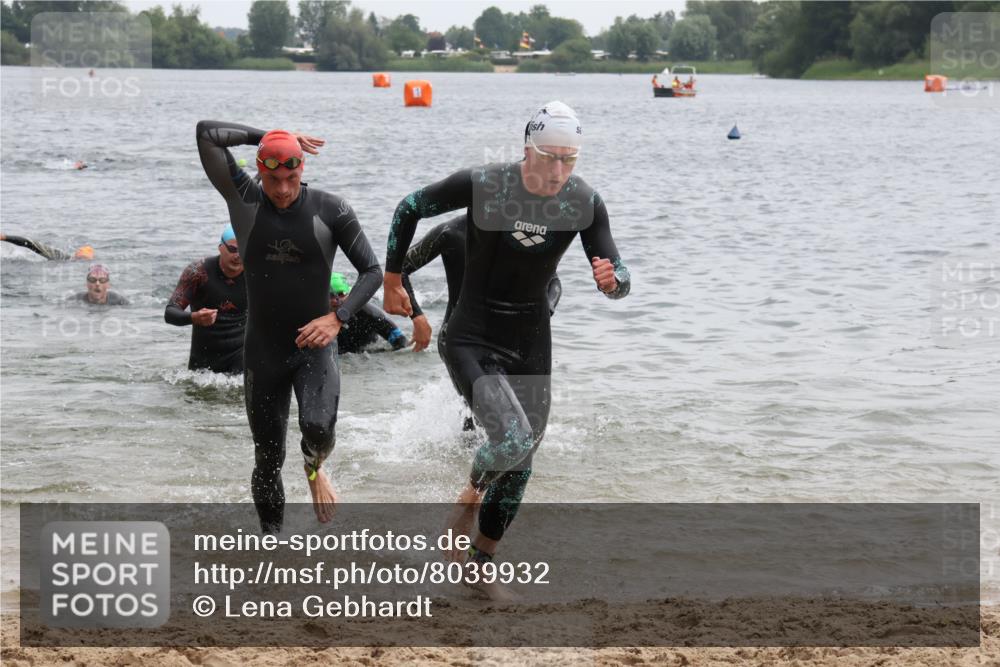 21.06.2025 - 27. Vierlanden-Triathlon Lena Gebhardt http://msf.ph/oto/8039932 15.06.2025 12:54:11 Schwimmen 1102, 1114, 1124, 1125, 1127, 1145, 1158, 1162 meine-sportfotos.de