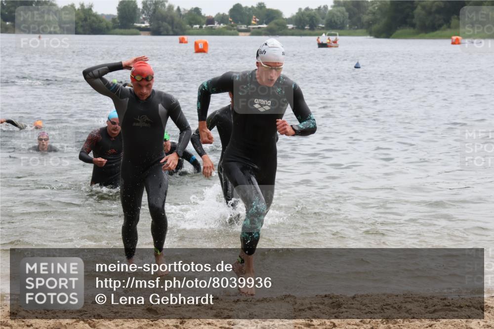 21.06.2025 - 27. Vierlanden-Triathlon Lena Gebhardt http://msf.ph/oto/8039936 15.06.2025 12:54:11 Schwimmen 1102, 1114, 1124, 1125, 1127, 1145, 1158, 1162 meine-sportfotos.de