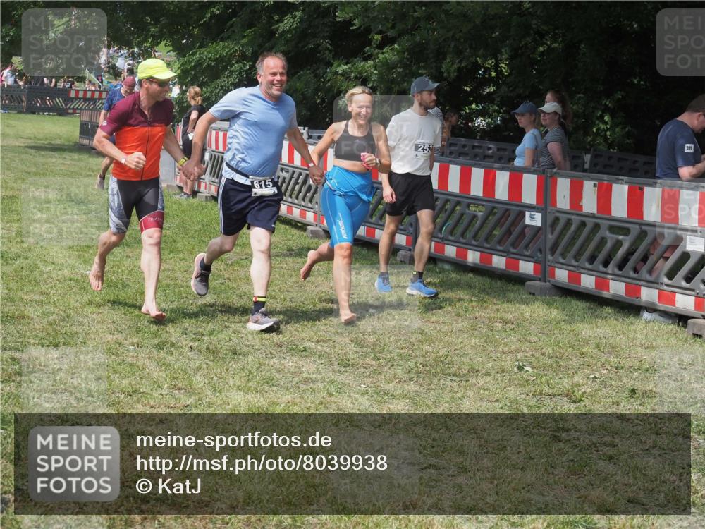 15.06.2025 - 27. Vierlanden-Triathlon KatJ http://msf.ph/oto/8039938 15.06.2025 11:37:33 Schwimmen  meine-sportfotos.de