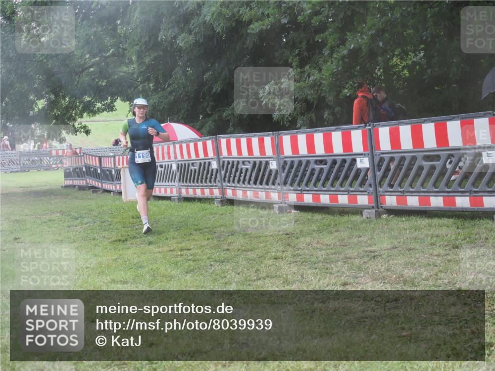 21.06.2025 - 27. Vierlanden-Triathlon KatJ http://msf.ph/oto/8039939 15.06.2025 14:25:18 Ziel 1199 meine-sportfotos.de