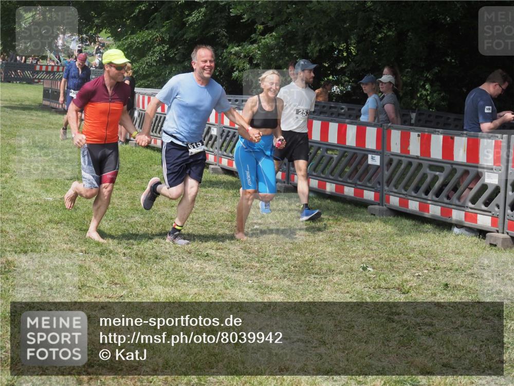 15.06.2025 - 27. Vierlanden-Triathlon KatJ http://msf.ph/oto/8039942 15.06.2025 11:37:33 Schwimmen  meine-sportfotos.de