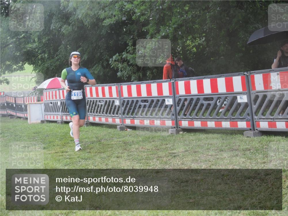 21.06.2025 - 27. Vierlanden-Triathlon KatJ http://msf.ph/oto/8039948 15.06.2025 14:25:19 Ziel 1199 meine-sportfotos.de
