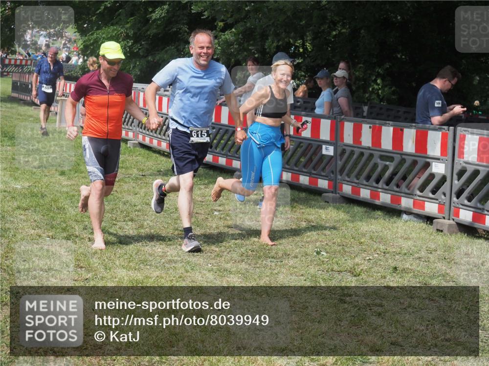 15.06.2025 - 27. Vierlanden-Triathlon KatJ http://msf.ph/oto/8039949 15.06.2025 11:37:33 Schwimmen  meine-sportfotos.de
