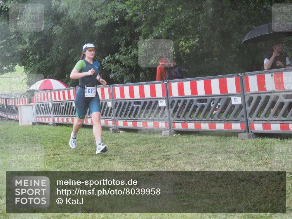21.06.2025 - 27. Vierlanden-Triathlon KatJ http://msf.ph/oto/8039958 15.06.2025 14:25:19 Ziel 1199 meine-sportfotos.de