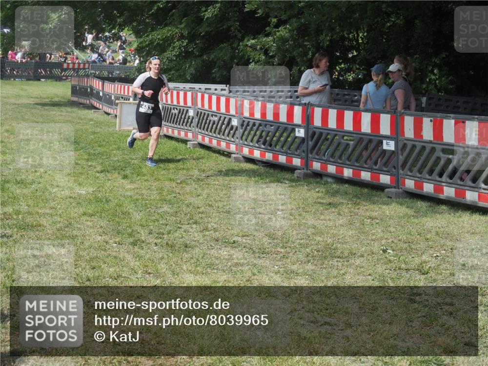 15.06.2025 - 27. Vierlanden-Triathlon KatJ http://msf.ph/oto/8039965 15.06.2025 11:37:43 Schwimmen  meine-sportfotos.de